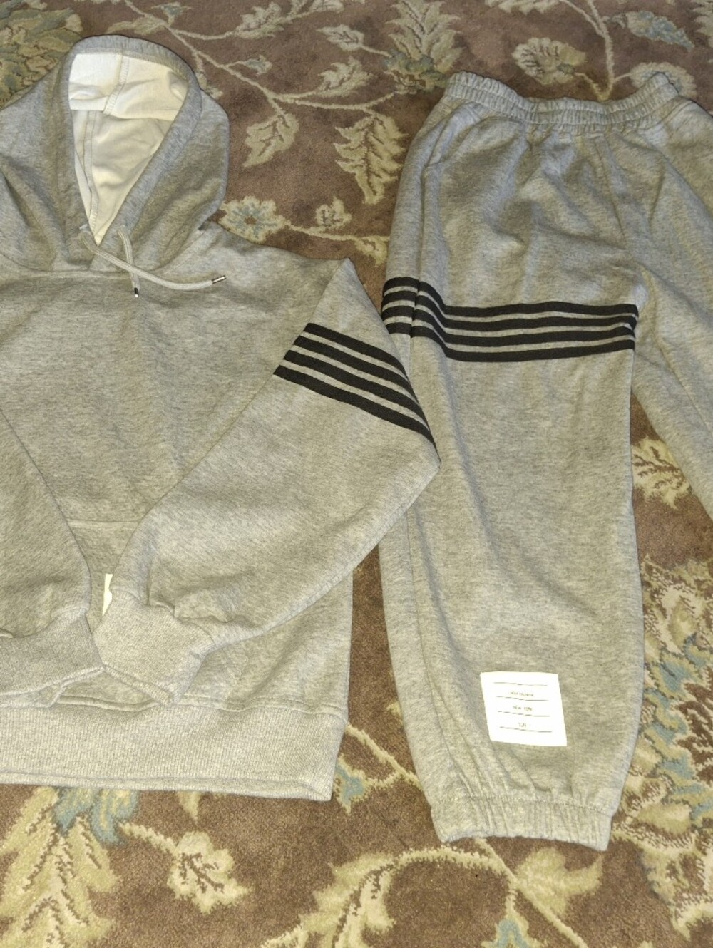 Brand new and unworn! Super cozy and stylish 2-piece fleece tracksuit set.